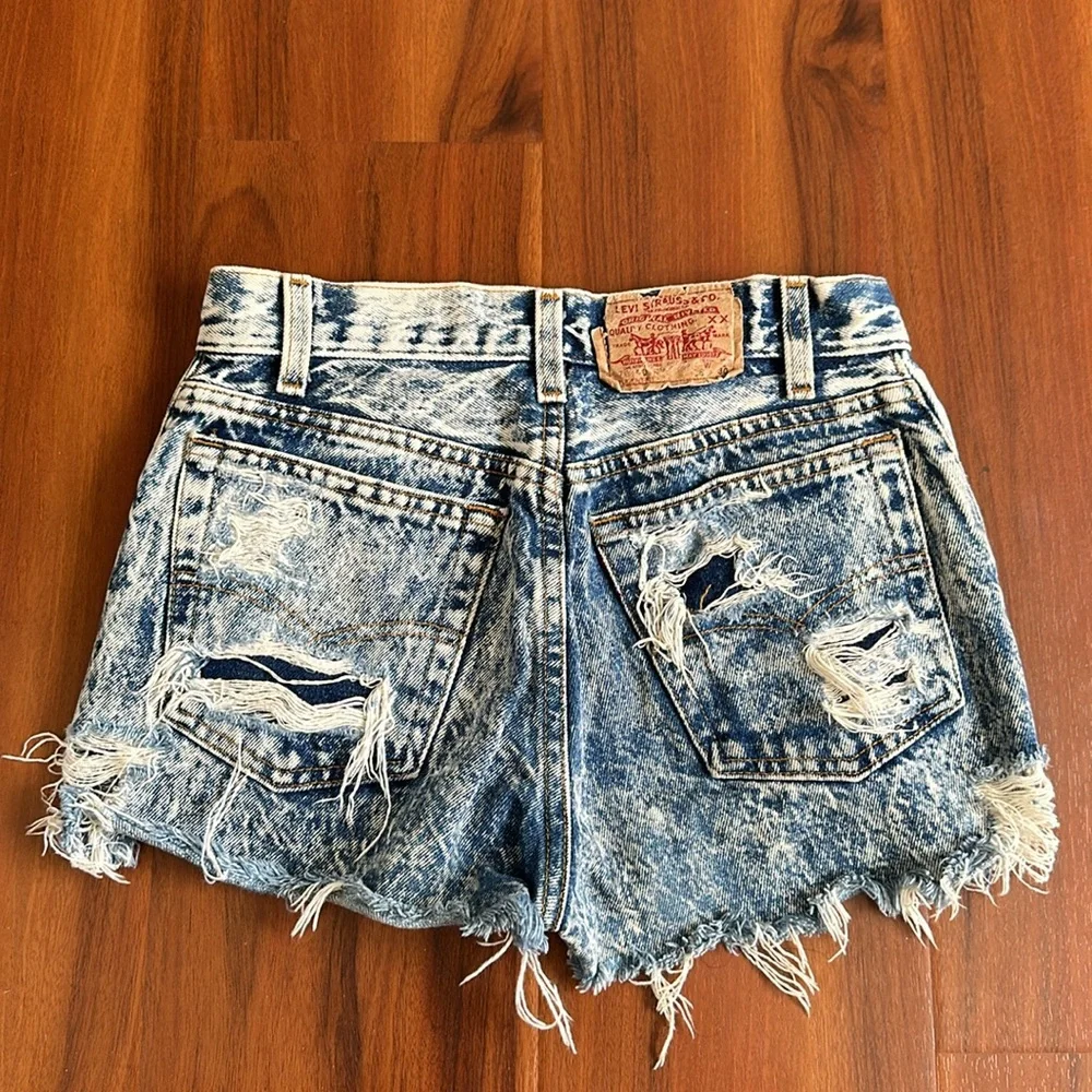 Levi's Acid Wash Distressed Vintage Denim Shorts - Blue & White - Picture 3 of 4